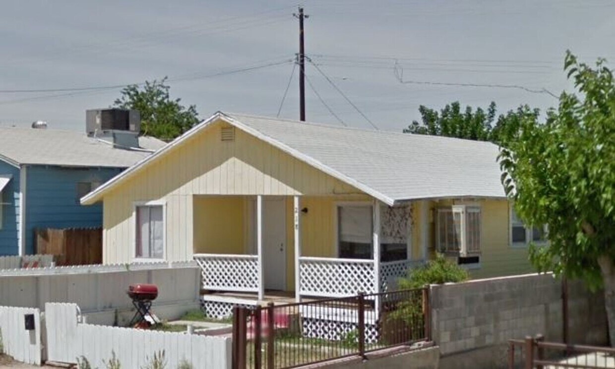 Foto del edificio - Newly Renovated 3 bed 2 bath home in Taft