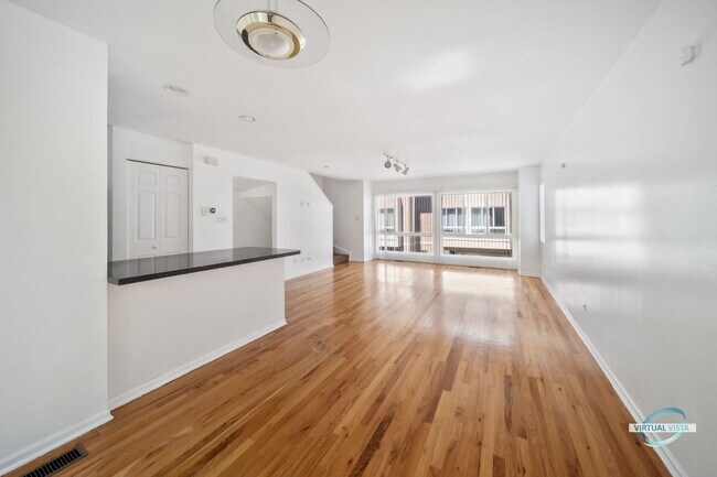 Building Photo - 6127 S Woodlawn Ave