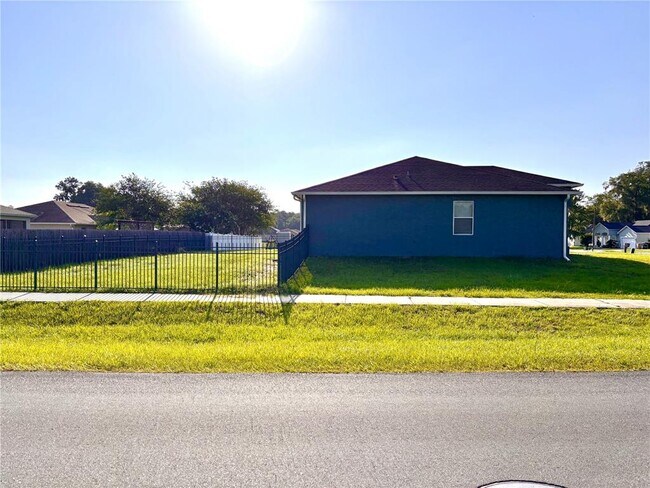 Building Photo - 3007 NE 24th Pl