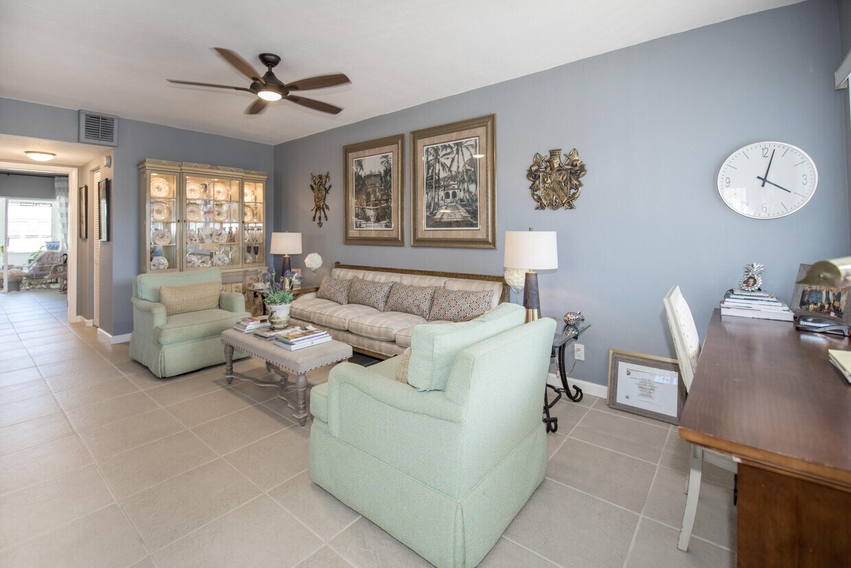 Foto principal - 3040 Lake Osborne Dr