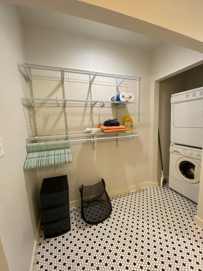 Foto del edificio - 6700 Columbia Dr