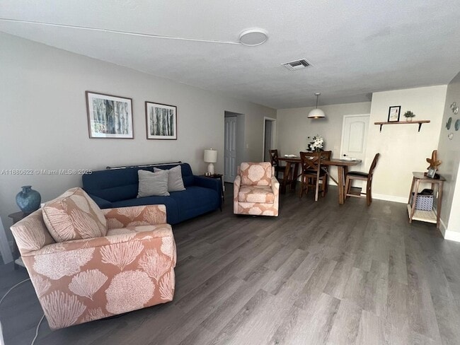 Foto del edificio - 222 SW 8th St