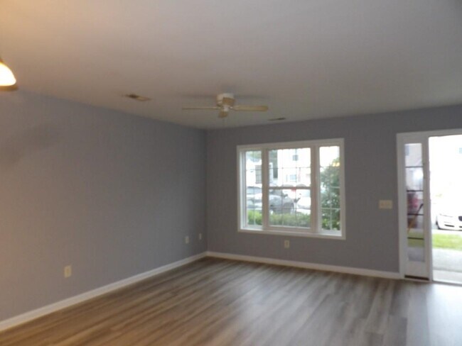 Foto del edificio - 4128 Horseshoe Rd N