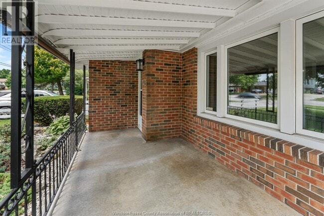 Building Photo - 542 Lesperance Rd