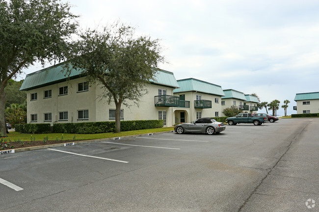 Building Photo - Landmark Condominiums