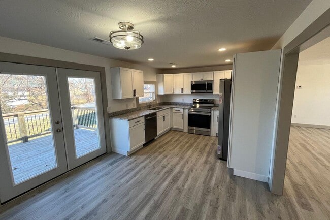 Building Photo - 424 N Clay St