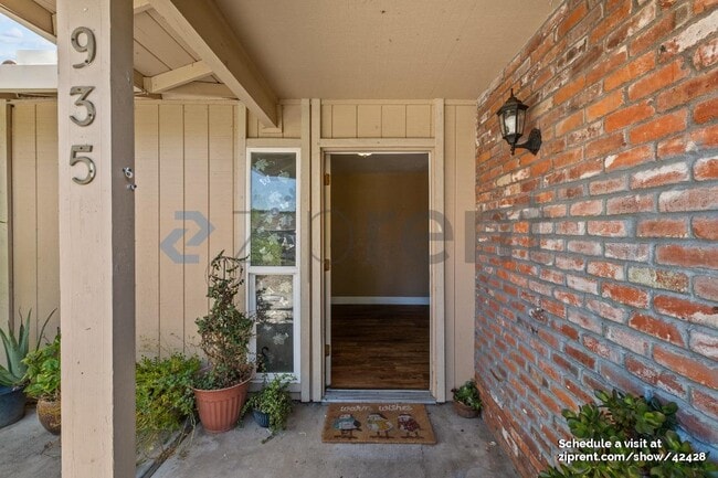 Building Photo - 935 Springoak Way