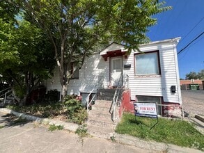 Building Photo - 528-528 E Putnam St
