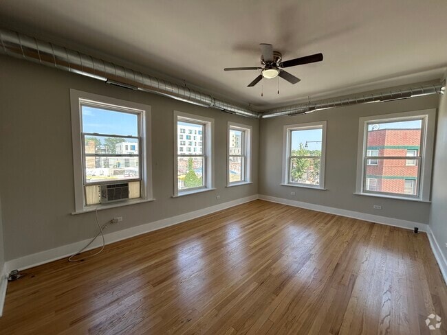 Building Photo - 2712 N Milwaukee Ave