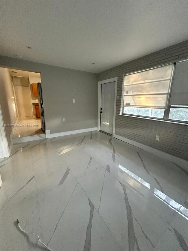 Foto del edificio - 2071 NE 167th St