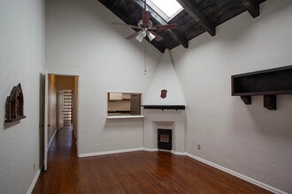 Building Photo - 1548 Cerro Gordo St