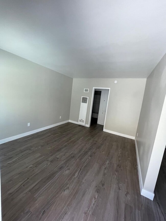 Foto del edificio - 1616 Cherry Ln