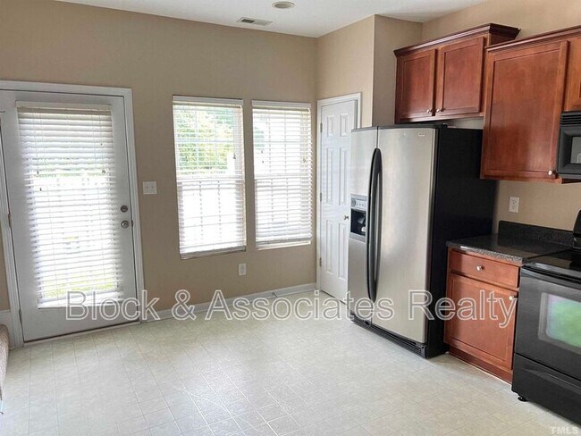 Building Photo - 705 Glen Rd