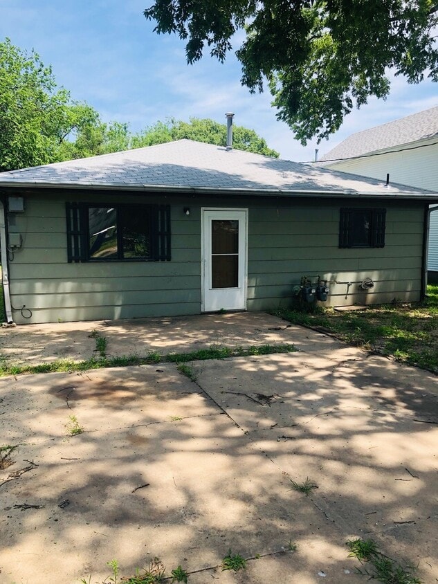 Primary Photo - Adorable Duplex
