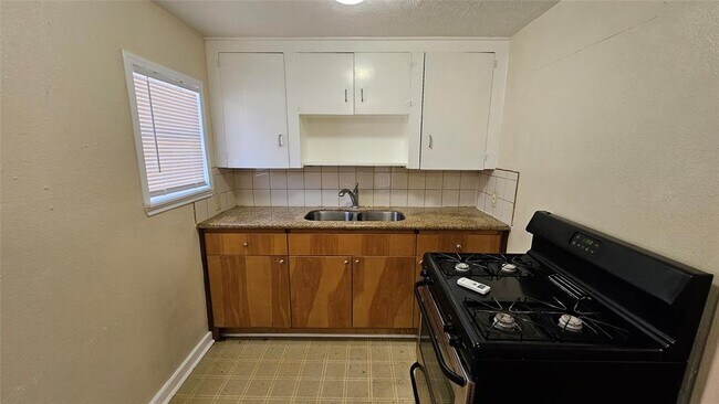 Building Photo - 1231 Morris St