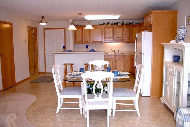 Dinning area - 15631 Linnet St NW
