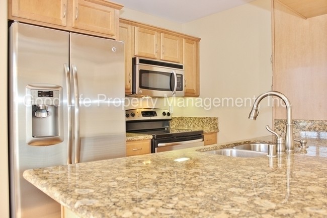 Building Photo - 5252 Balboa Arms Dr
