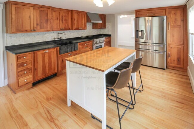 Foto del edificio - 445 Pleasant St
