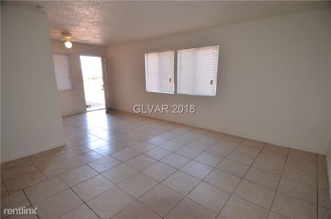 Foto del edificio - 4152 Silver Dollar Ave
