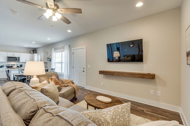 Foto del edificio - Beautifully Furnished Executive Home – Fle...