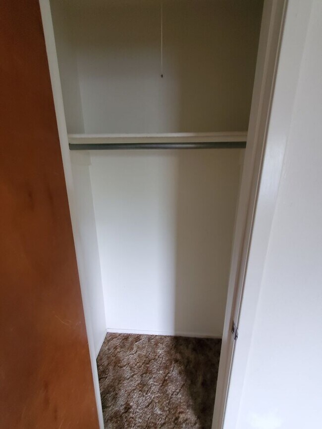 Building Photo - AFFORDABLE 3 Bedroom 1.5 bath in the PaulA...