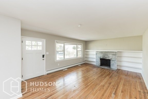 Foto del edificio - 6315 Locust Ln