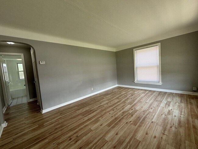 Foto del edificio - Spacious Single Family 4 Bedroom with Cent...