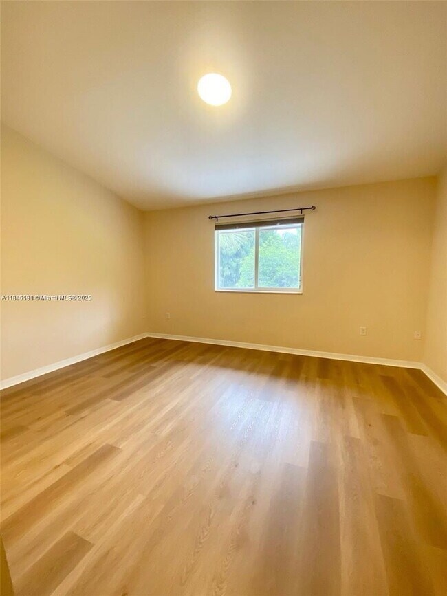 Foto del edificio - 4935 SW 66th Terrace