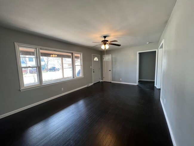 Building Photo - Updated 3 bed/1 bath, 1130 sq ft home! 183...