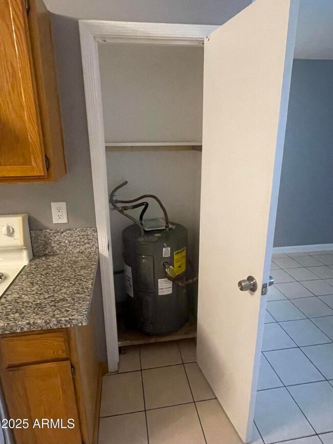 Building Photo - 602 E Townley Ave