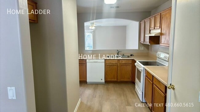 Building Photo - **$500 off first months rent**Excellent Si...