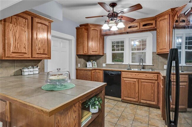 Foto del edificio - 722 S College St