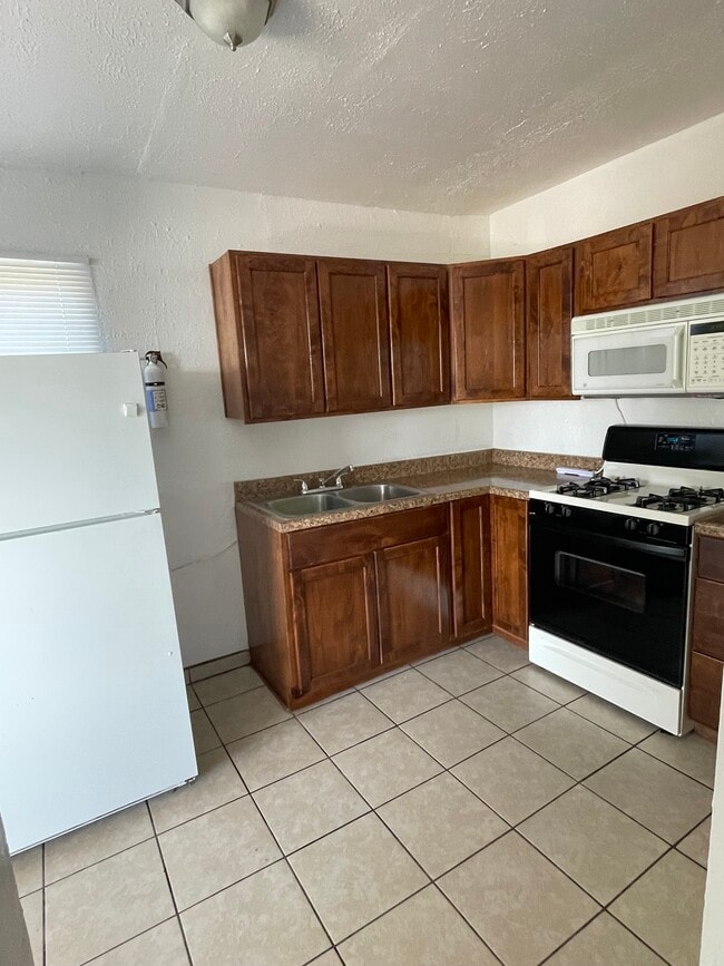 Building Photo - 711 Avenida Cesar Chavez SE