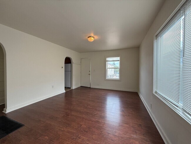 Foto del edificio - 2104 E 13th St