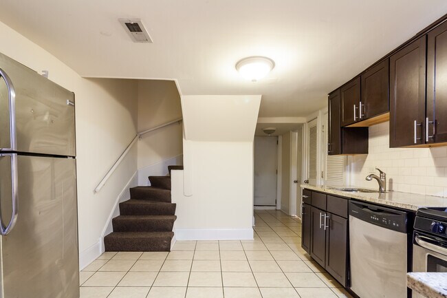 Foto del edificio - 877 W Lill Ave