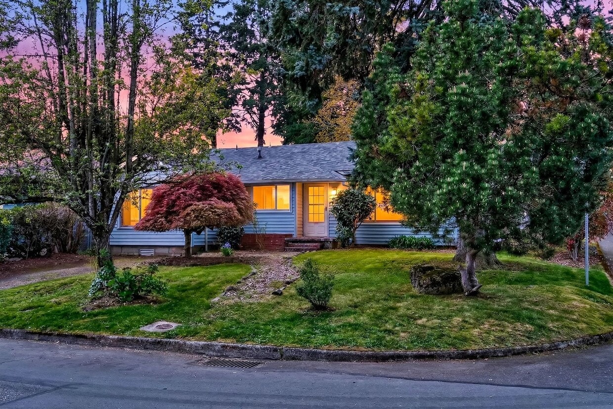 NW Gresham Single Family Home - Bonus Room and Driveway! - NW Gresham Single Family Home - Bonus Room and Driveway!