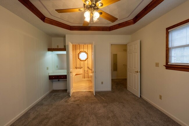 Building Photo - 4 br, 3 bath House - 5605 Arvis Drive