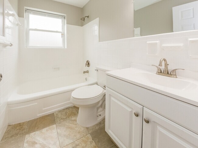Foto del edificio - 1516 Collegewood Ln