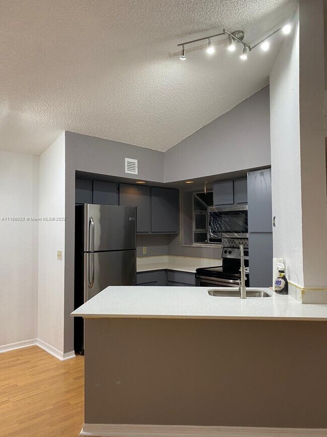 Building Photo - 3420 Pinewalk Dr N