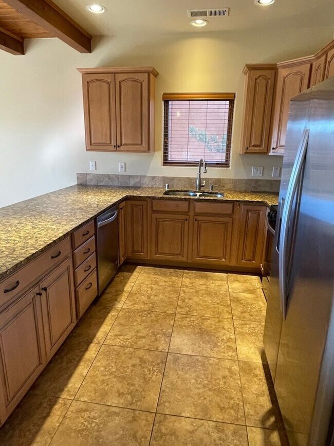 Building Photo - Tierra de Zia 3 Bdr, 3 bath Townhome with ...