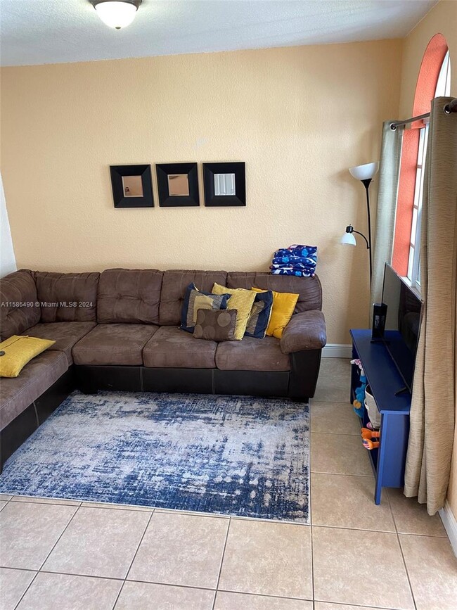 Foto del edificio - 12723 SW 49th Ct