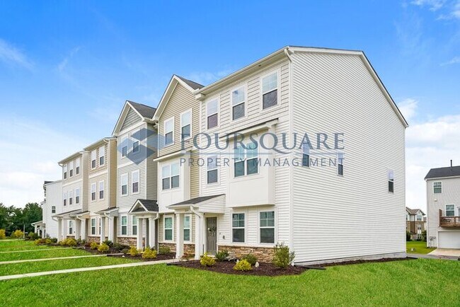 Foto del edificio - Three Story Town Home | Entry Level Bedroo...
