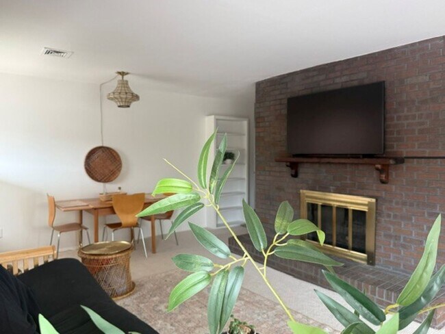 Foto del edificio - Quality Fully Furnished Apartment, All-Inc...