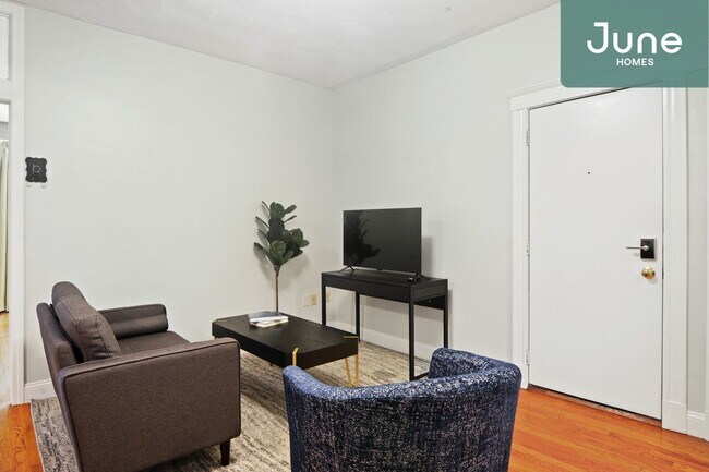 Building Photo - Queen room in 4-bed/1.0-bath Home