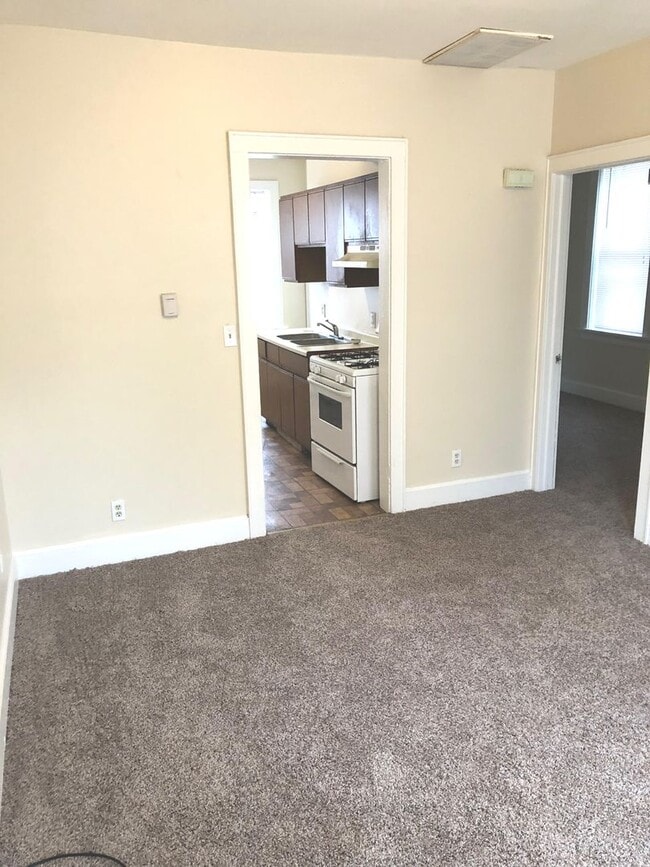 Interior Photo - 421-425 Washington
