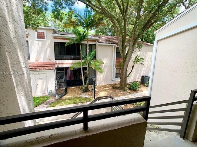 Foto del edificio - 9856 NW 3 St