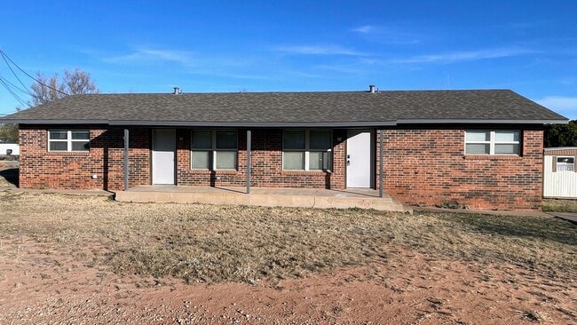 Foto del edificio - Your Dream Duplex Awaits in Charming Snyder!