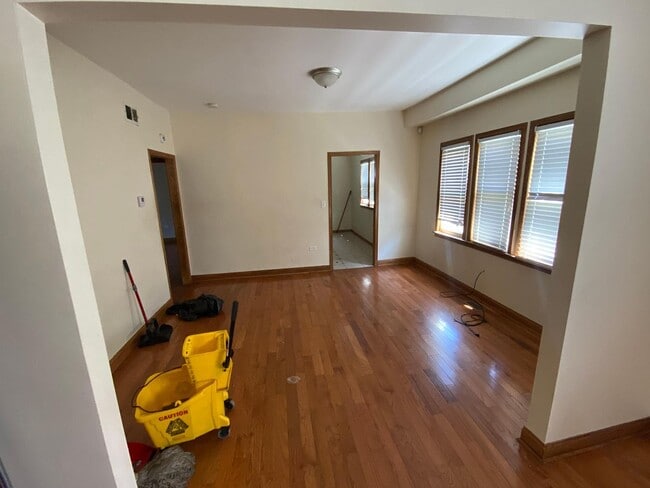 Building Photo - 605 Forsythe Ave