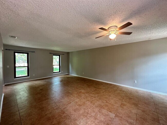 Building Photo - 3815 Flintrock Ln