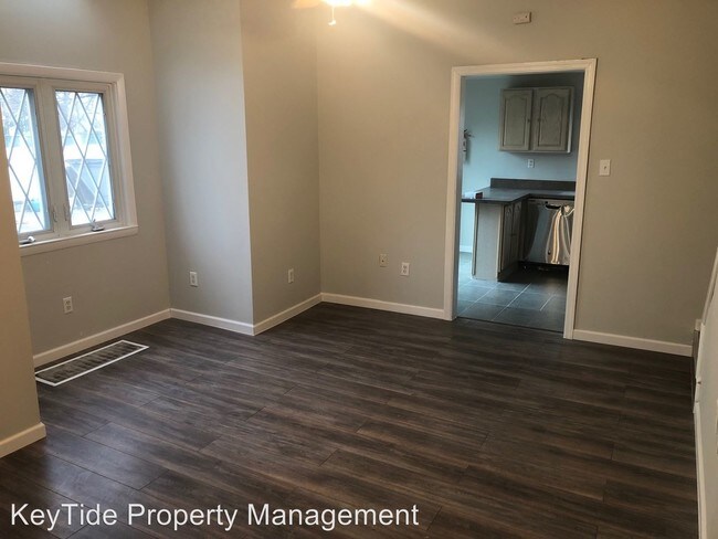 Building Photo - 3 br, 1 bath House - 610 W. 5th St. Palmyra